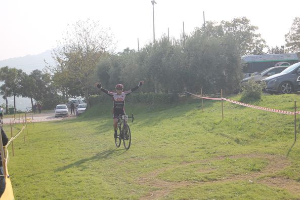 20241110 monte urano cross moreno vittoria.jpg